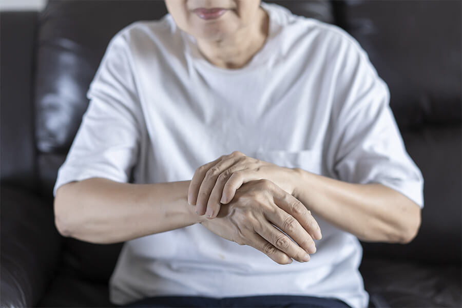 Artritis y artrosis en manos: diferencias, tratamiento y cirugía.