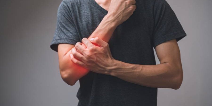 Tratamiento especializado en medicina del dolor en CECOTEN Tenerife. Paciente recibiendo tratamiento en la unidad del dolor en CECOTEN Tenerife.