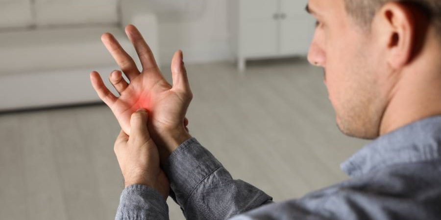 cirugía dedo en gatillo